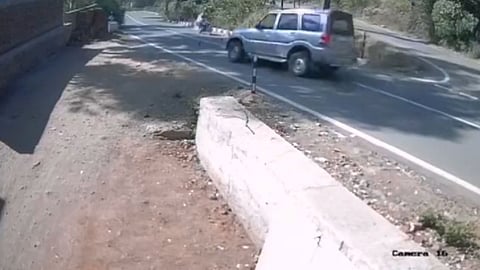 car accident at yavateshwar ghat kass road near satara 