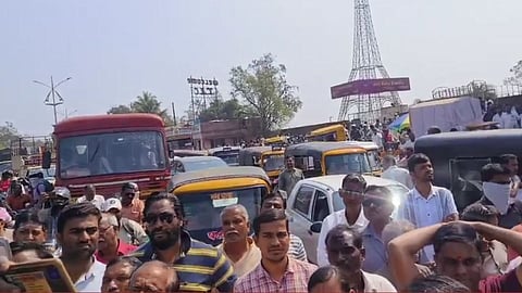 citizens rasta roko for regular water supply in kolhapur