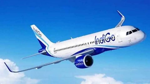 Mumbai Lucknow flight