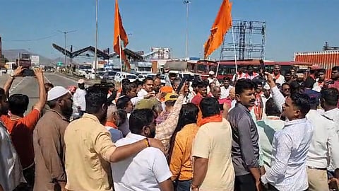 uddhav thackeray faction shivsena rasta roko at anewadi toll naka near satara