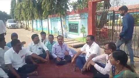 kharashi villagers andolan for teacher bhandara news