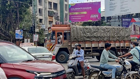heavy vehicles banned at pune ahmednagar highway 