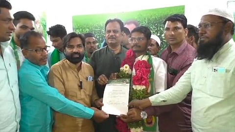 hundred of congress karyakartas entered mim political party in nanded