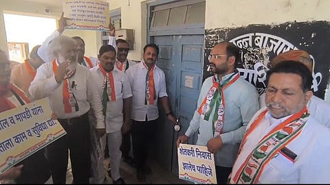 congress karyakarta andolan in dharashiv krushi utpanna bazar samiti