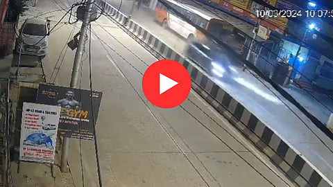 Up Accident Speeding Car Hit  three People In Gorakhpur 2 Death On the Spot Viral CCTV Footage 