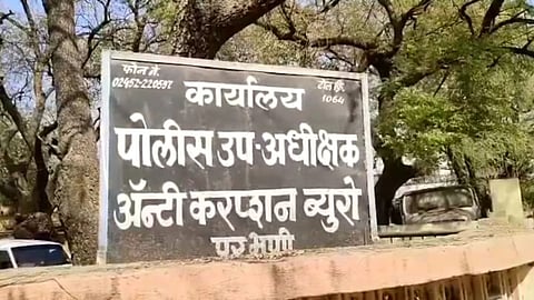 parbhani news acb arrests krishi paryavekshak of gangakhed in bribe case