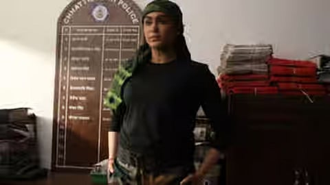 Bastar : अंगावर शहारं आणणारं 'Bastar'मधील नवं गाणं रिलीज; ऐकल्यानंतर तुम्हीही ठोकाल सॅल्यूट  