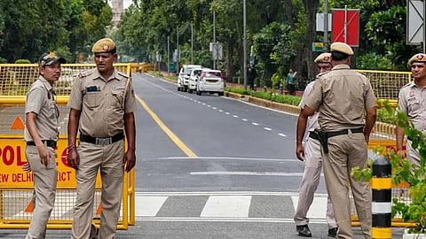 दिल्लीतील 2 रुग्णालयांना बॉम्बने उडवून देण्याची धमकी, पोलीस हाय अलर्ट मोडवर
