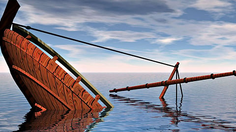 Mozambique Boat Sank : १३० प्रवाशांना घेऊन जाणारं जहाज समुद्रात बुडालं; ९० जणांचा मृत्यू , मदत कार्य सुरु