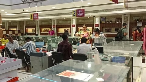 IT Department:  जळगाव सुवर्ण नगरीतील प्रसिद्ध ज्वेलर्स आयकर विभागाच्या रडारवर 
