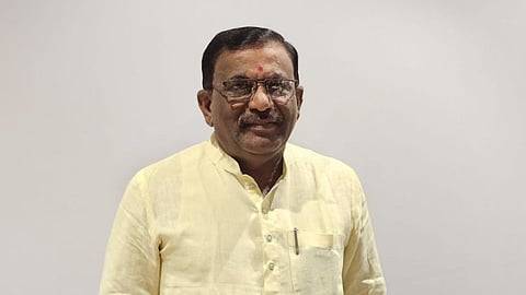 pandurang patil says  kolhapur uddhav thackeray faction karykarta wish to enter shiv sena