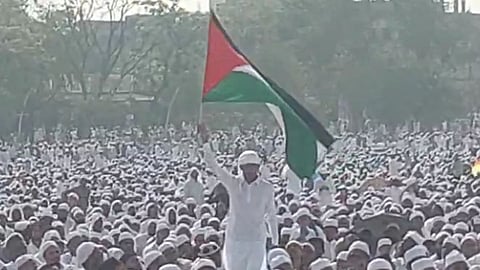 youth enters with palestine flag in namaz pathan near malegaon nashik