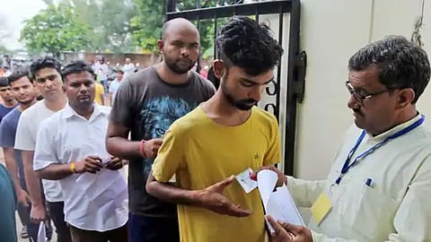 मोठी बातमी! UGC-NET परीक्षा रद्द, अनियमिततेच्या तक्रारीनंतर शिक्षण मंत्रालयाचा निर्णय