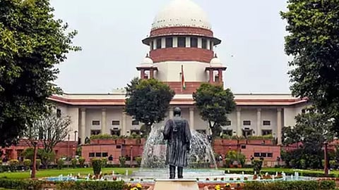 EVM चं बटण दाबल्यावर भाजपला मतदान; सुप्रीम कोर्टाचे निवडणूक आयोगाला चौकशीचे आदेश 