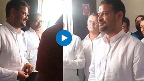 Akola Politics: १० वर्षात काय केलं? मतदान का करायचं? ग्रामस्थांनी भाजप उमेदवाराला विचारला जाब 