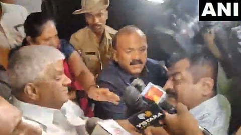 मोठी बातमी! बलात्कार प्रकरणातील आरोपी एचडी रेवन्ना यांना एसआयटीने घेतलं ताब्यात