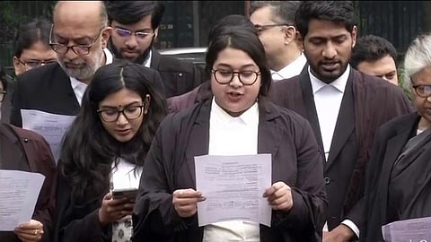 Black Coat: काळा कोट नको! कोटच्या विरोधात वकील पोहोचले थेट सर्वोच्च न्यायालयात 