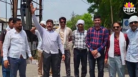 wardha citizens and congress party workers protest against prepaid smart meters