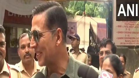 Maharashtra Election 2024: अक्षय कुमार, जान्हवी कपूरसोबत अनेक सेलिब्रिंटीनी केलं मतदान,  चाहत्यांनाही केलं आवाहन