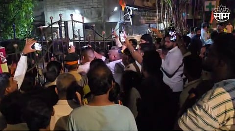मुलुंडमध्ये ठाकरे गट-भाजप कार्यकर्ते भिडले; BJP वॉर रूमध्ये पैसे वाटले जात असल्याचा आरोप