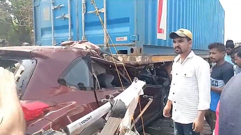 Mumbai Goa Highway Accident : मुंबई-गोवा महामार्गावर भीषण अपघात, ३ जणांचा जागीच मृत्यू, दोघे गंभीर