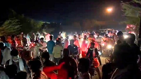 बीडच्या परळी शहरात दोन दुचाकींची समोरासमोर धडक; दोघांचा जागीच मृत्यू 