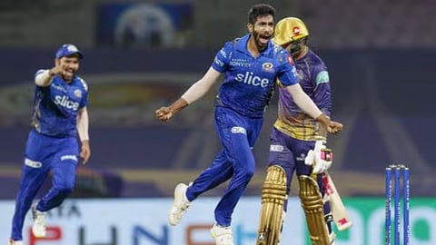 KKR vs MI: बुमराहच्या चेंडूनं हवेतच बदलली 'चाल'; गुल झालेली दांडी पाहून सुनीलला काही सुचेना VIDEO 