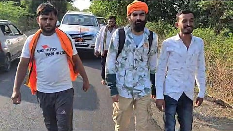 youths walk barefoot from tuljapur to akkalkot for manoj jarange patil health