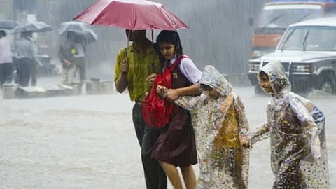 Maharashtra Weather Update: राज्यात विजांच्या कडकडाटासह मुसळधार पाऊस, कोणत्या जिल्ह्यांमध्ये घातलं अवकाळी पावसानं थैमान?
