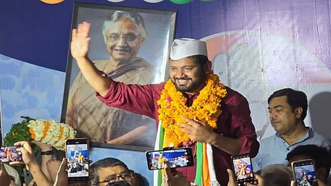 Kanhaiya kumar: कन्हैया कुमारवर हल्ला; प्रचारादरम्यान पुष्पहार घालताना कानशिलात 
 लगावली 