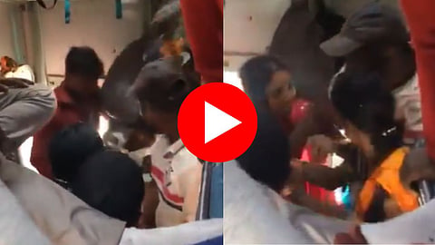 Kalesh b/w Passengers For Train Seat Video 