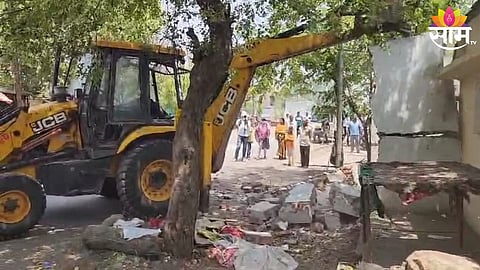 pwd removed encroachment from aasalgaon bus stand to palshi supo road buldhana 