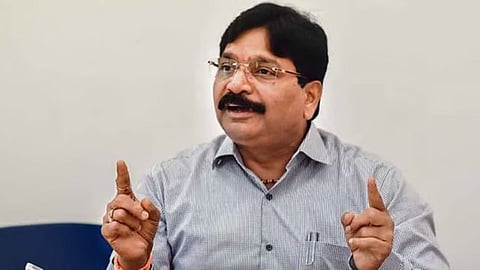 Shivsena MLA Disqualification:  ऐन निवडणुकीत रवींद्र वायकर शिंदे गटात गेले, ठाकरे गटाने पाठवली नोटीस