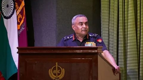 Manoj Pandey:  लष्करप्रमुख जनरल पांडे यांना सेवेत मुदतवाढ; कोण आहेत मनोज पांडे? 