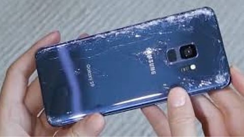 Samsung: क्या बात क्या बात! मोबाईल तुटो किंवा फुटो तरी दुरुस्त करुन देणार कंपनी; Samsungची मोठी घोषणा 