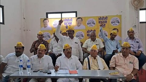 prakash shendage opposes prakash ambedkar on supporting supriya sule and vishal patil 