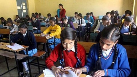 Maharashtra Government: विद्यार्थ्यांसाठी राज्य सरकारचं 'Happy Saturday', काय आहे हा उपक्रम? जाणून घ्या