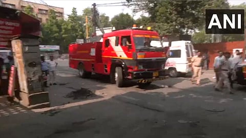 दिल्लीतील आयकर विभागाच्या कार्यालयाला भीषण आग, अग्निशमन दलाच्या 21 गाड्या घटनास्थळी दाखल