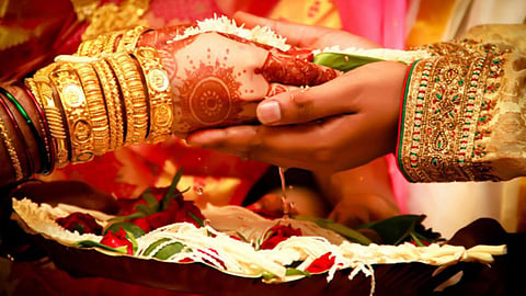 Bihar Wedding Viral News : अजब-गजब प्रेम कहाणी:  विधूर जावयासोबत सासऱ्यानेच लावलं बायकोचं लग्न