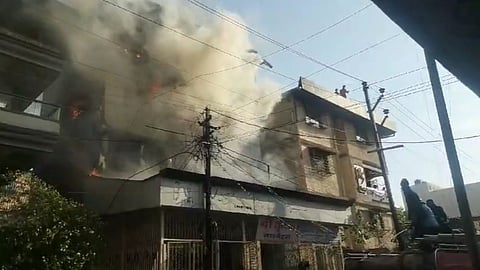 Ulhasnagar Fire: उल्हासनगरमध्ये अग्नितांडव; जे के ऑर्किड इमारतीला भीषण आग 