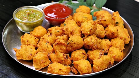 Moong Dal Bhaji Recipe: मुसळधार पावसात गरमागरम मुग डाळीच्या भजीचा अस्वद घ्या; वाचा रेसिपी