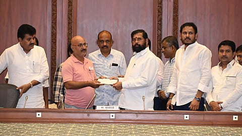 पुणे पोर्शे हिट अँड रन प्रकरणातील मृत मुलांच्या पालकांना 10 लाखांची मदत सुपूर्द