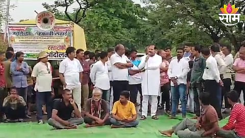 repair mahalgaon nakadongri road demands citizen rasta roko andolan at bhandara balaghat road 