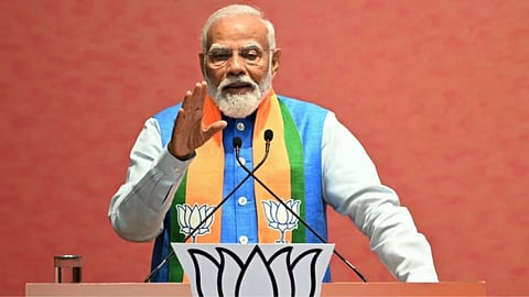 PM Modi: राजकारणात मोठ्या घडामोडी, PM मोदी राजीनामा देण्यासाठी राष्ट्रपती भवनात; पडद्यामागे काय घडतंय?