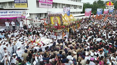 हरिनामाच्या गजरात तुकोबांची पालखी पुण्यात दाखल, फोटो पाहून मन होईल प्रसन्न