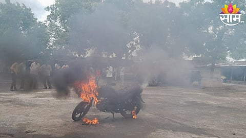 farmer set fire to bike in hingoli protests against maharashtra government