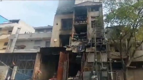 दिल्लीतील फूड फॅक्टरीला भीषण आग; बॉयलरचा स्फोट झाल्याने 3 कामगार होरपळले, 6 गंभीर जखमी