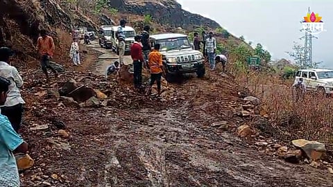 Nandurbar Land collapsed:  मोठी दुर्घटना टळली! चांदसैली घाटात कोसळली कोसळली; २ तासांपासून वाहतूक ठप्प