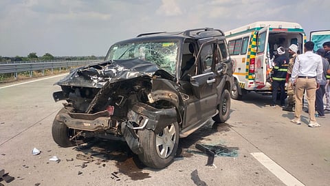 Washim Accident : समृध्दी महामार्गावर पुन्हा अपघात; महामार्गावरील दुभाजकाला धडकली कार