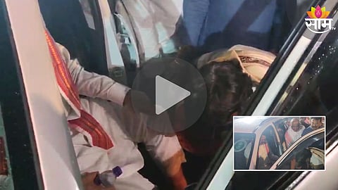 काँग्रेस कार्यकर्त्यानं धुतले नाना पटोले यांचे चिखलानं माखलेले पाय, पाहा व्हिडिओ